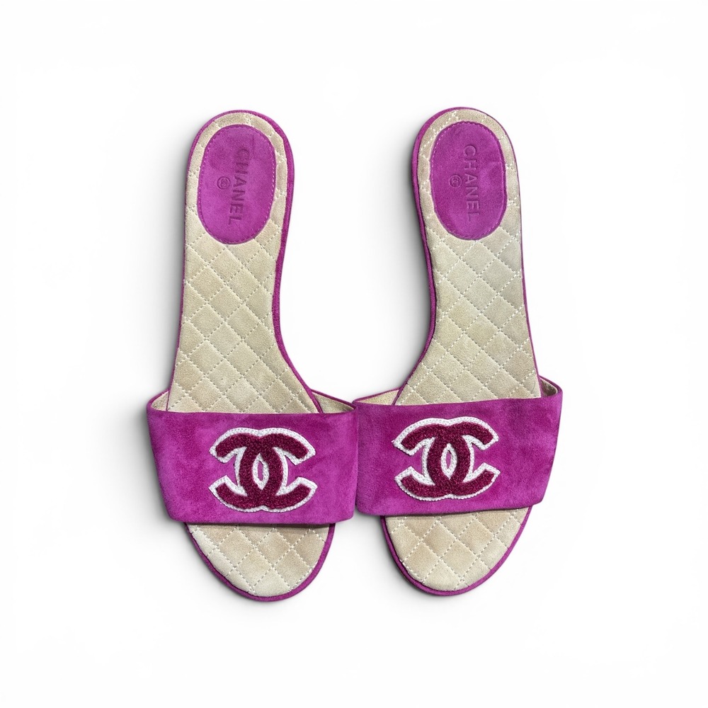 Chanel CC Logo Quilted Suede Slide Sandals Pink Fuchsia Beige Flats 38